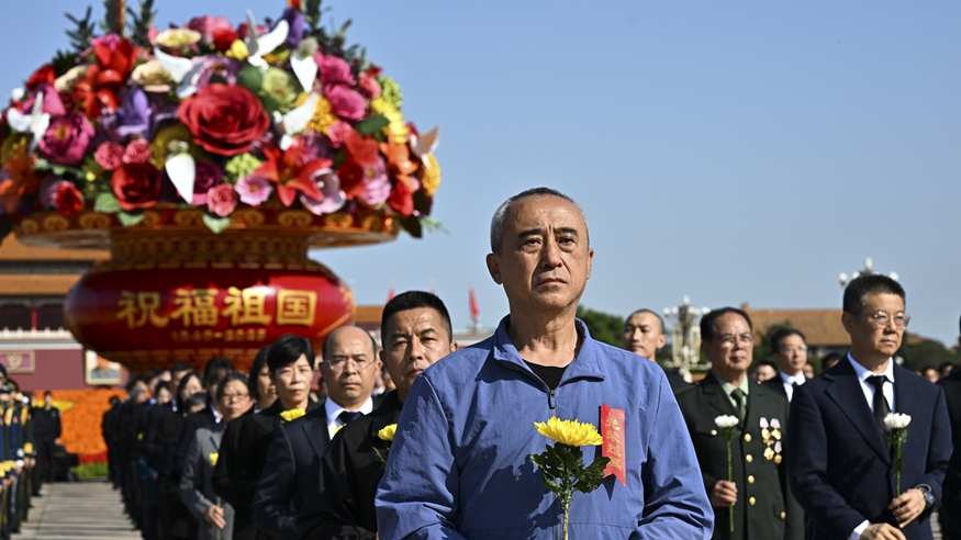 烈士紀(jì)念日向人民英雄敬獻花籃儀式在京隆重舉行