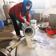 奶業(yè)困局，路在何方？