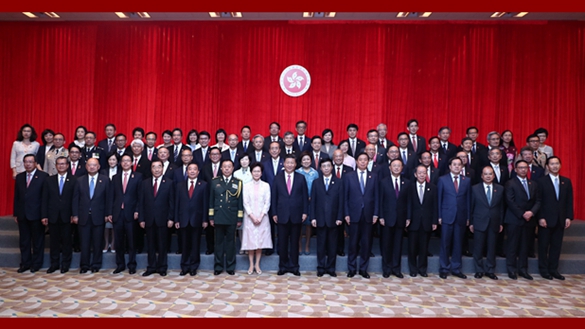 習(xí)近平會(huì)見香港特別行政區(qū)新任行政、立法、司法機(jī)構(gòu)負(fù)責(zé)人
