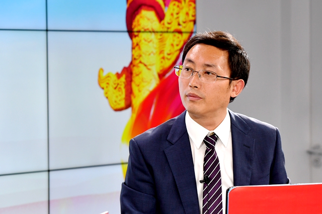 繼往是為了開來，那么開什么來？我們的未來是什么？我們現(xiàn)在站在什么歷史方位上？往哪里去走？