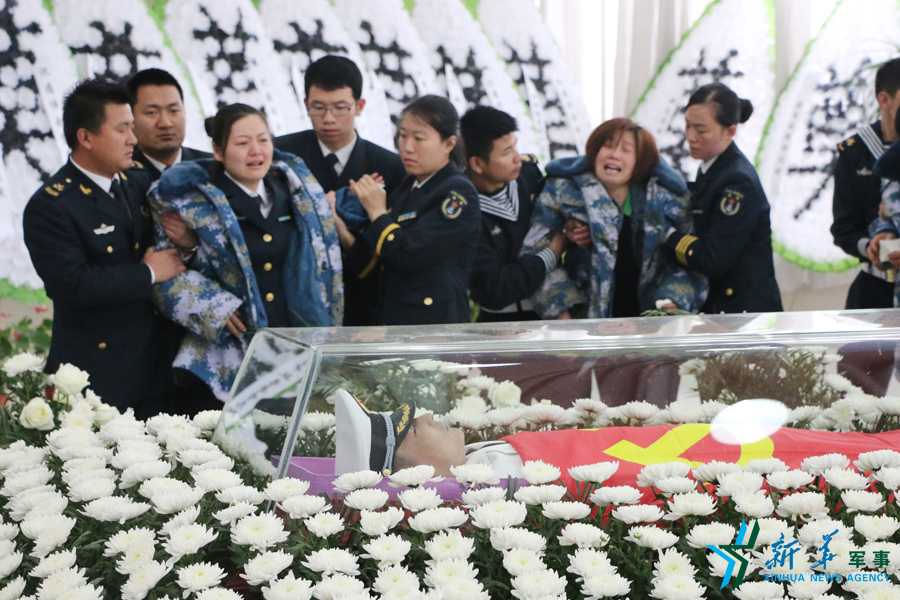 ↑資料圖片：張超烈士遺體告別儀式現(xiàn)場(chǎng)。