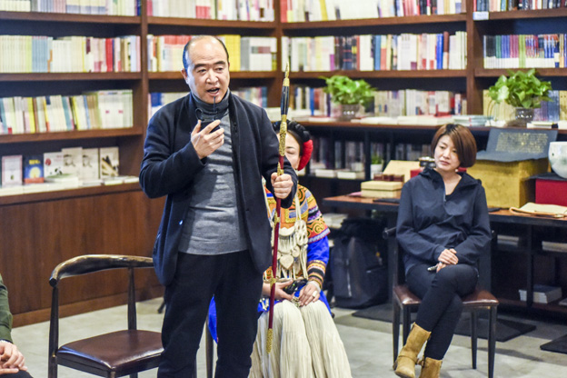 劉文濤：通過(guò)對(duì)每件兵器的復(fù)制，我們了解兵器造型與兵器制作的手藝，實(shí)現(xiàn)與古人的對(duì)話。