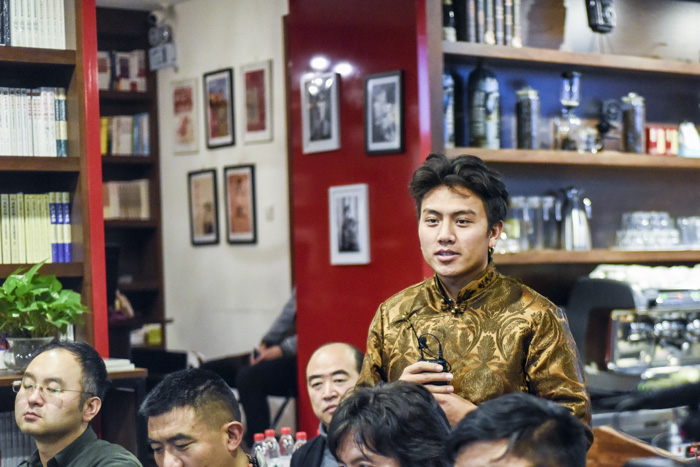 安久家族老八：我們的家族一直在做技藝的傳承，這是我們的使命，我們應(yīng)該承擔(dān)起來。希望能用我學(xué)到的知識，把我們家族的技藝推廣到更廣大的市場。