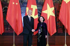 蔡奇同越共中央政治局委員、中央書(shū)記處常務(wù)書(shū)記張氏梅舉行會(huì)談