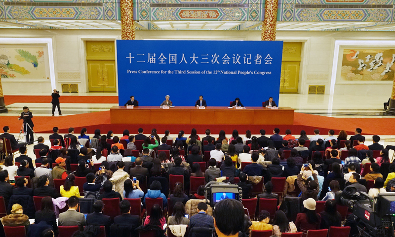 3月15日，國務(wù)院總理李克強在北京人民大會堂與中外記者見面，并回答記者提問。新華社記者 李賀 攝