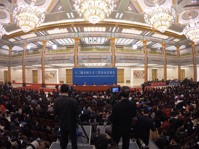 3月15日，國務(wù)院總理李克強在北京人民大會堂與中外記者見面，并回答記者提問。 新華社記者陳曄華攝