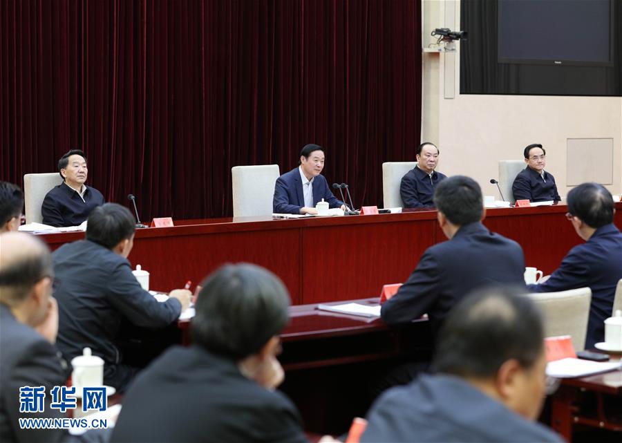  2月17日，在習(xí)近平總書記主持召開黨的新聞?shì)浾摴ぷ髯剷?huì)并發(fā)表重要講話一周年之際，中宣部在北京召開2017年新聞戰(zhàn)線“新春走基層”活動(dòng)座談會(huì)。中共中央政治局委員、中央書記處書記、中宣部部長(zhǎng)劉奇葆出席會(huì)議并講話。新華社記者 王曄 攝

