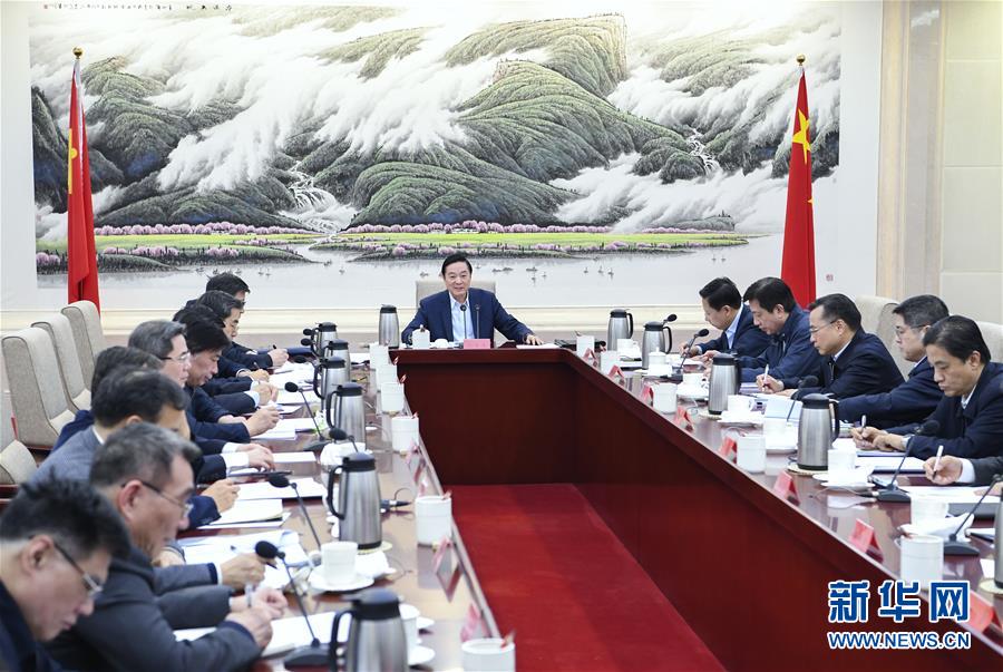 2月24日，中共中央政治局委員、中央書記處書記、中宣部部長(zhǎng)劉奇葆出席國(guó)家高端智庫(kù)理事會(huì)擴(kuò)大會(huì)議。 新華社記者 張領(lǐng) 攝