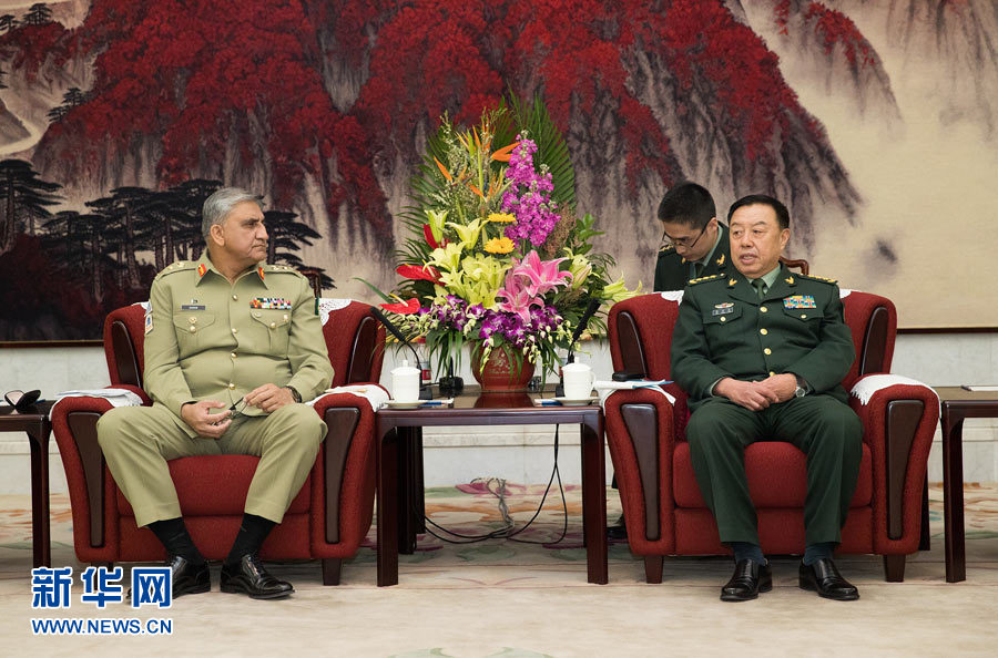  3月16日，中央軍委副主席范長龍會(huì)見來訪的巴基斯坦陸軍參謀長巴杰瓦。   新華社記者琚振華攝