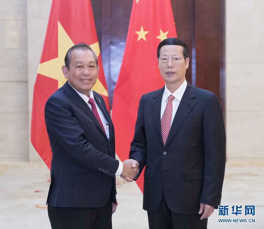  9月11日，中共中央政治局常委、國務(wù)院副總理張高麗在廣西南寧會見前來出席第十四屆中國－東盟博覽會和中國－東盟商務(wù)與投資峰會的越南常務(wù)副總理張和平。新華社記者王曄攝