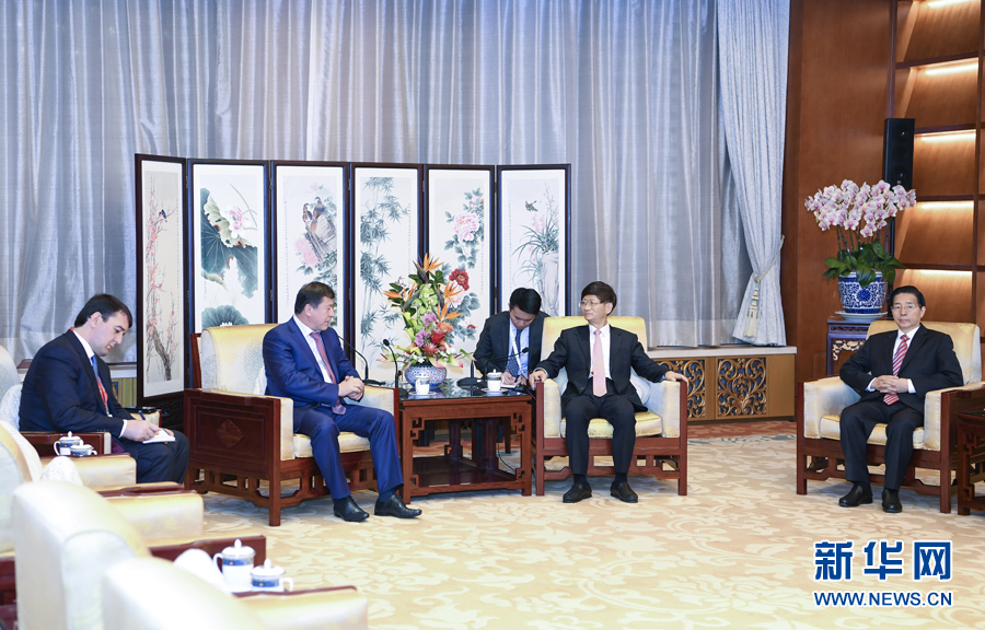 9月26日，中共中央政治局委員、中央政法委書記孟建柱在北京會見來華出席國際刑警組織第86屆全體大會的塔吉克斯坦內務部長拉希姆佐達。國務委員、公安部部長郭聲琨參加有關會見。新華社記者 張領 攝