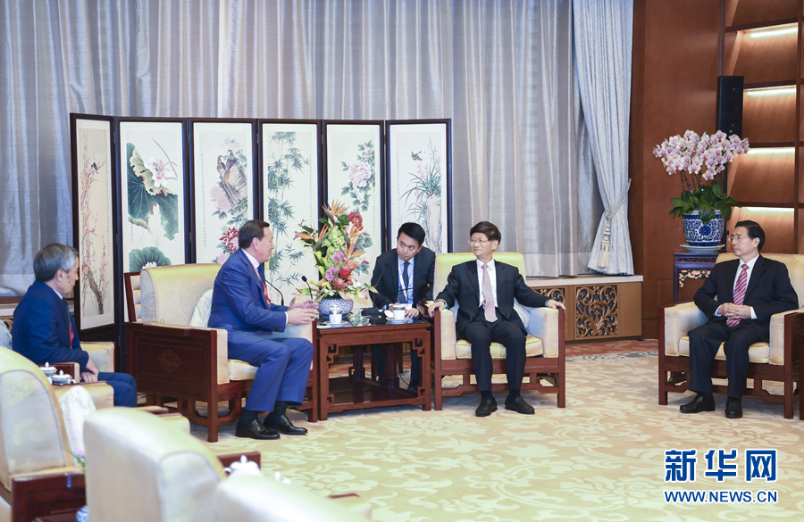 9月26日，中共中央政治局委員、中央政法委書記孟建柱在北京會見來華出席國際刑警組織第86屆全體大會的哈薩克斯坦內務部長卡西莫夫。國務委員、公安部部長郭聲琨參加有關會見。新華社記者 張領 攝