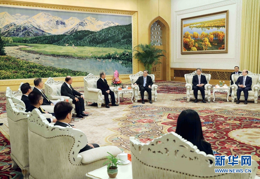 12月11日，全國(guó)政協(xié)主席俞正聲在北京人民大會(huì)堂會(huì)見(jiàn)新黨主席郁慕明率領(lǐng)的新黨大陸訪問(wèn)團(tuán)。 新華社記者 劉衛(wèi)兵 攝