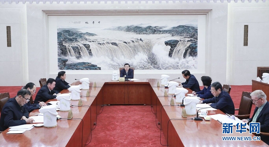 1月22日，中共十二屆全國(guó)人大常委會(huì)黨組在北京召開(kāi)會(huì)議，認(rèn)真學(xué)習(xí)領(lǐng)會(huì)習(xí)近平總書(shū)記在黨的十九屆二中全會(huì)上的重要講話精神，研究全國(guó)人大常委會(huì)貫徹落實(shí)全會(huì)精神、做好憲法修改相關(guān)工作。全國(guó)人大常委會(huì)委員長(zhǎng)、常委會(huì)黨組書(shū)記張德江主持會(huì)議并講話。新華社記者 丁林 攝