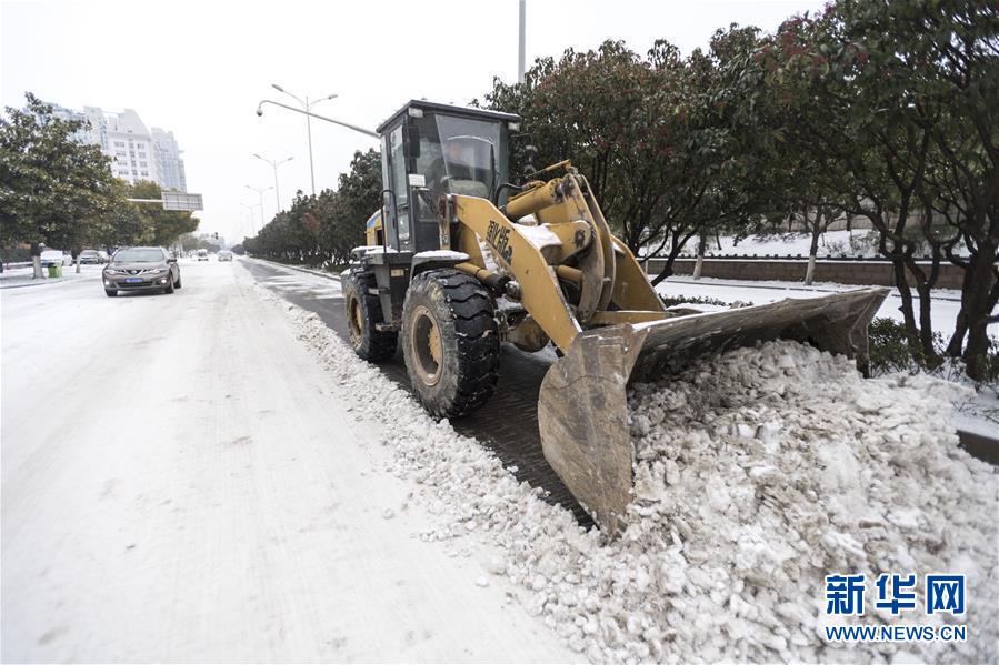（新華全媒頭條）（9）雨雪冰凍中，他們奮力前行——基層黨員干群抗擊冰雪災(zāi)害紀實