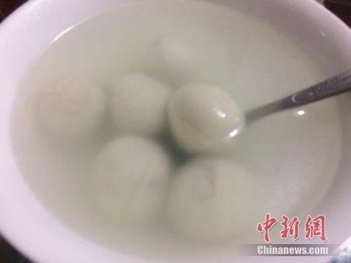 資料圖：湯圓煮制后，表面比元宵光滑，湯水相對清澈。 <a target='_blank'  ><p  align=
