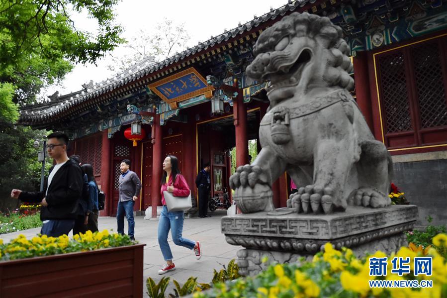 （新華全媒頭條·圖文互動(dòng)）（1）扎根人民、奉獻(xiàn)國(guó)家——習(xí)近平總書記的考察在北大師生中引起熱烈反響 