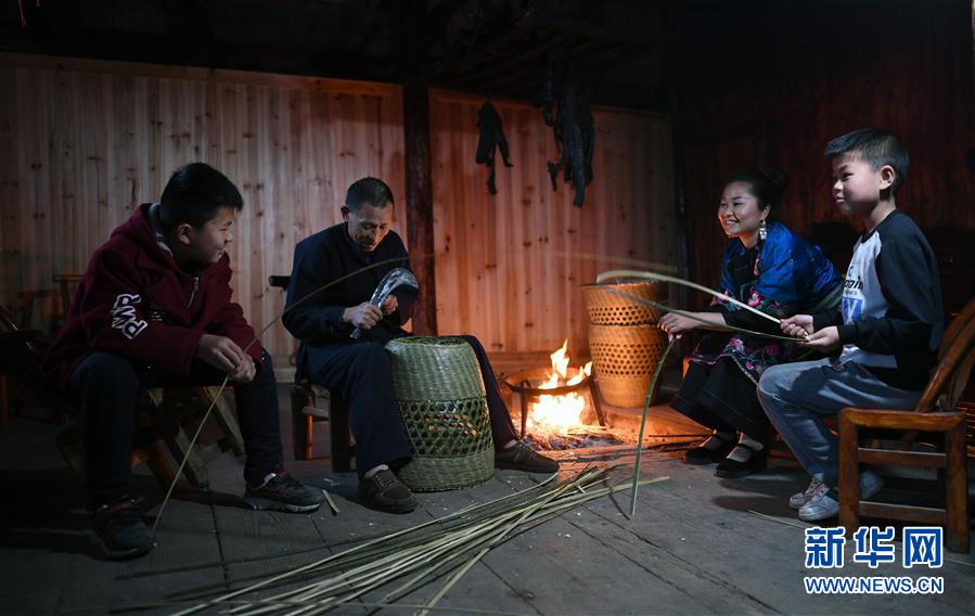 （圖片故事）（8）慈母手中線(xiàn) 繡得家團(tuán)圓