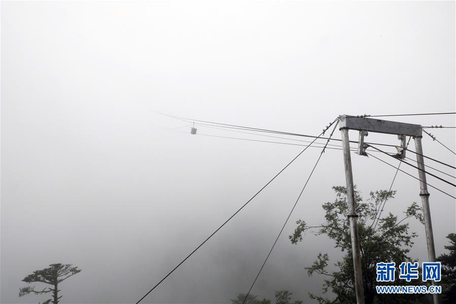 （圖文互動）（8）特寫：“八一”禮物，飛向云端哨所