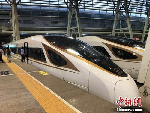 資料圖：復(fù)興號動車組在京津城際鐵路按照時速350時速達(dá)速運行。冷昊陽 攝