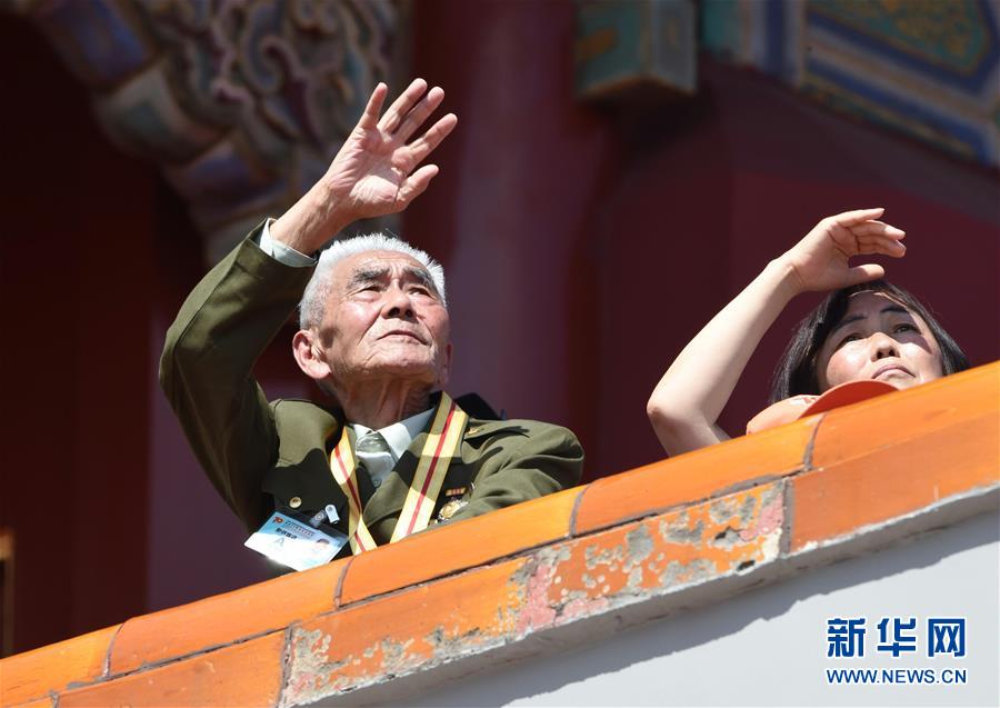 （新華全媒頭條·強軍思想引領(lǐng)新征程·圖文互動）（3）那一刻，我們光榮接受檢閱