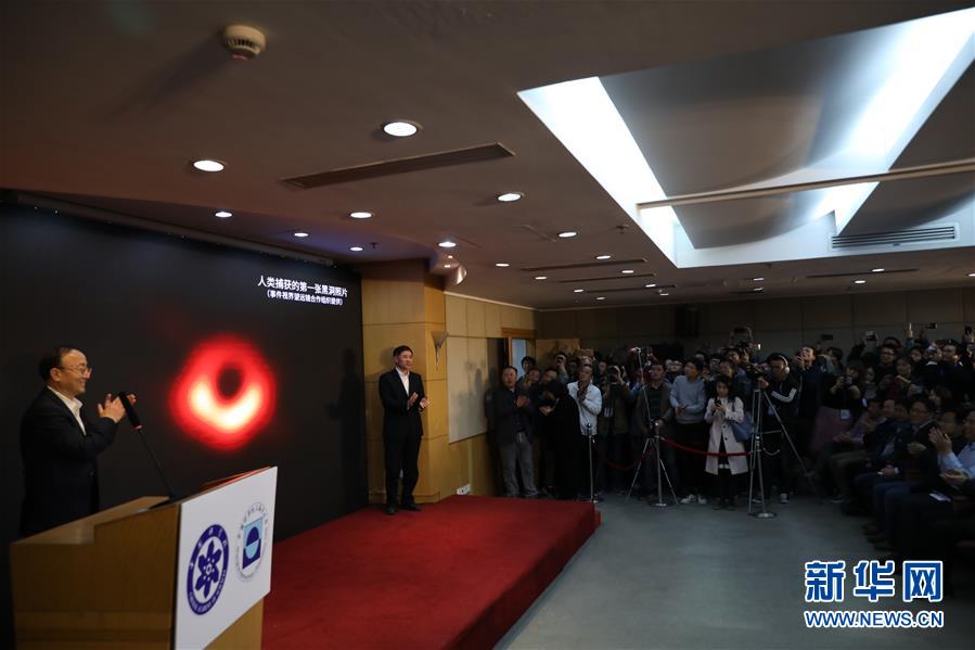 （新華全媒頭條·壯麗70年 奮斗新時(shí)代——推動高質(zhì)量發(fā)展調(diào)研行·圖文互動）（11）百尺竿頭再登攀——高質(zhì)量發(fā)展的“上海答卷”