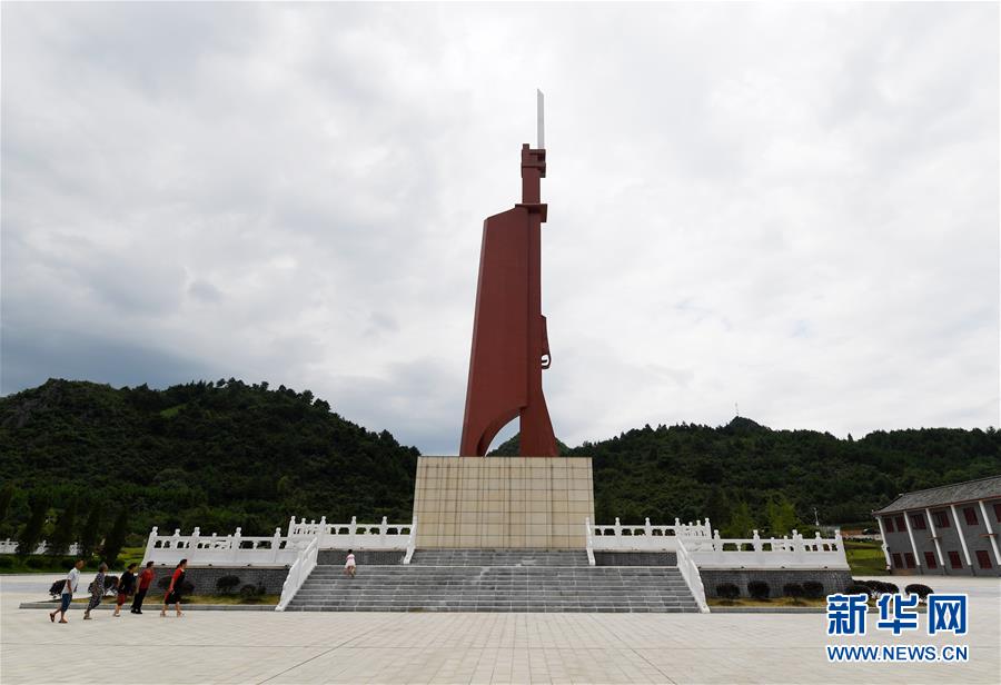 （壯麗70年·奮斗新時(shí)代——記者再走長(zhǎng)征路·圖文互動(dòng)）（2）他們，找到了3000多個(gè)紅軍烈士的名字