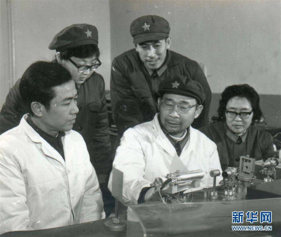 (愛(ài)國(guó)情 奮斗者·圖文互動(dòng))(1)永不停轉(zhuǎn)的“陀螺”——追記中國(guó)工程院院士、國(guó)防科技大學(xué)教授高伯龍