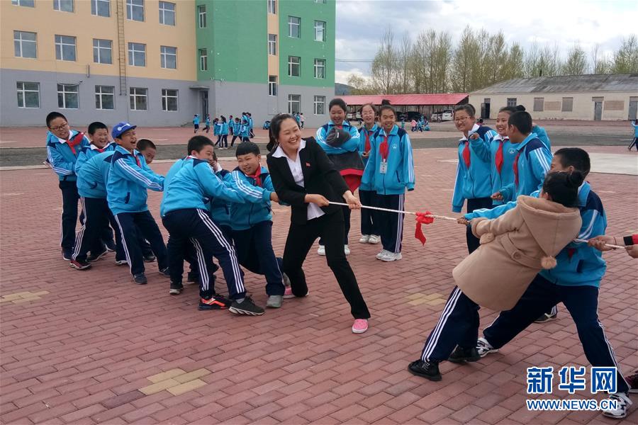 （不忘初心、牢記使命·圖文互動）（3）鄉(xiāng)村教師袁艷敏：點亮山區(qū)孩子的夢