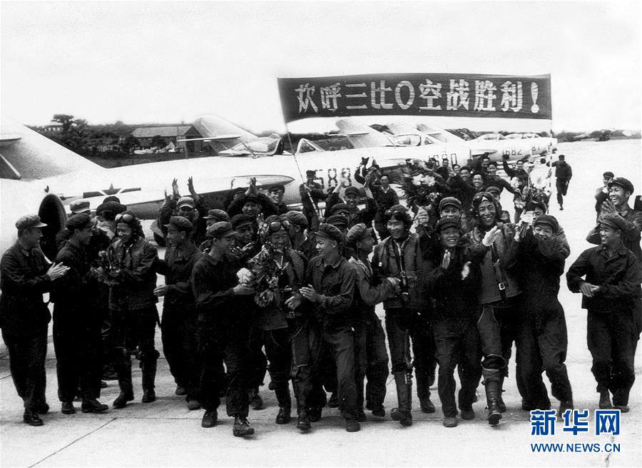（新華全媒頭條·人民空軍70年·圖文互動）（4）陽光照耀奮飛的航程——黨中央、中央軍委和習主席關心人民空軍建設發(fā)展紀實