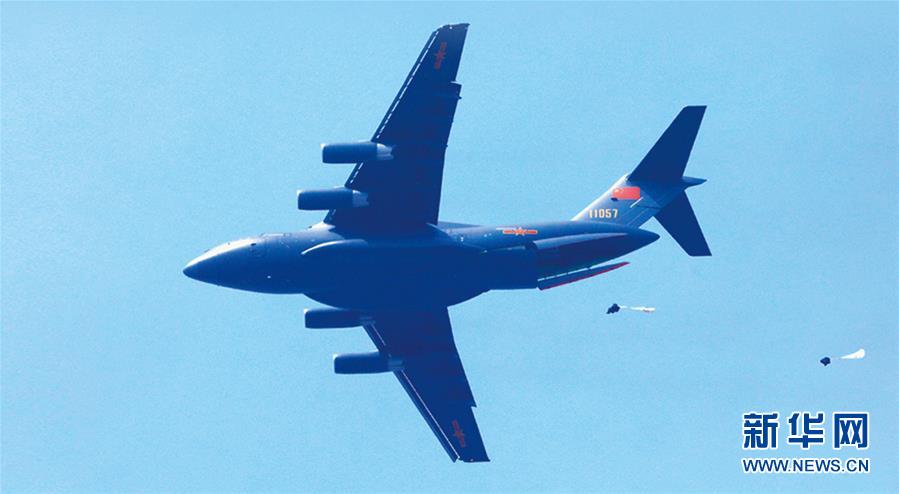 （新華全媒頭條·人民空軍70年·圖文互動）（10）陽光照耀奮飛的航程——黨中央、中央軍委和習主席關心人民空軍建設發(fā)展紀實