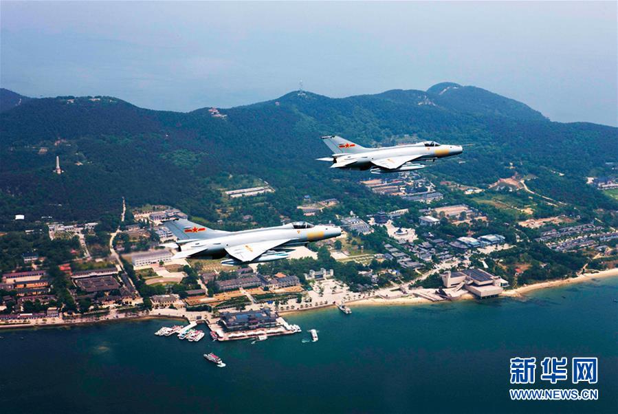 （新華全媒頭條·人民空軍70年·圖文互動）（11）陽光照耀奮飛的航程——黨中央、中央軍委和習主席關心人民空軍建設發(fā)展紀實