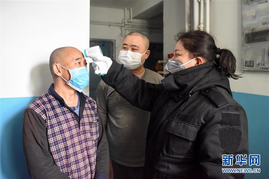 （聚焦疫情防控·圖文互動）（4）“我們多跑跑，居民更安全”——直擊新疆基層社區(qū)疫情防控