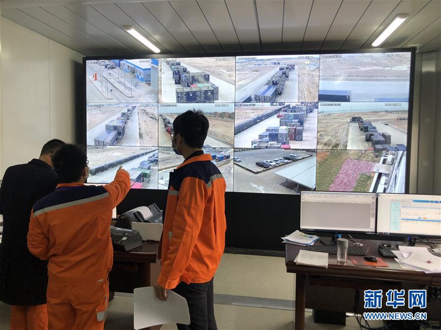 （圖文互動(dòng)）（2）抓好防疫保暢，還管司機(jī)吃飯——廣西欽州保稅港區(qū)服務(wù)企業(yè)復(fù)工見聞