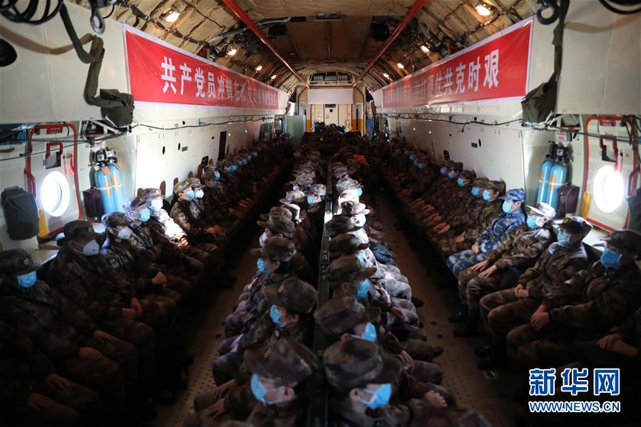 （一線抗疫群英譜·圖文互動）（5）起飛，在人民最需要的時刻——中部戰(zhàn)區(qū)空軍航空兵某團支援湖北抗“疫”空運記事