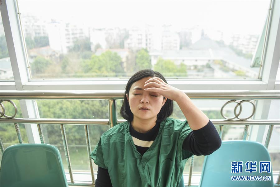（一線抗疫群英譜·圖文互動(dòng)）（8）“我已躬身入局，勢(shì)要共渡難關(guān)!”——戰(zhàn)“疫”一線醫(yī)生黃霞