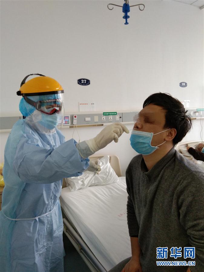 （在習(xí)近平新時(shí)代中國特色社會主義思想指引下——新時(shí)代新作為新篇章·習(xí)近平總書記關(guān)切事·圖文互動(dòng)）（1）口罩擋不住你的美——戰(zhàn)“疫”一線巾幗掠影