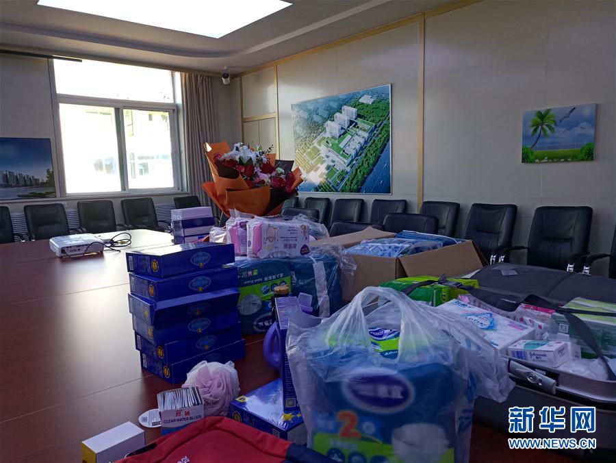 （在習(xí)近平新時(shí)代中國特色社會主義思想指引下——新時(shí)代新作為新篇章·習(xí)近平總書記關(guān)切事·圖文互動(dòng)）（4）口罩擋不住你的美——戰(zhàn)“疫”一線巾幗掠影