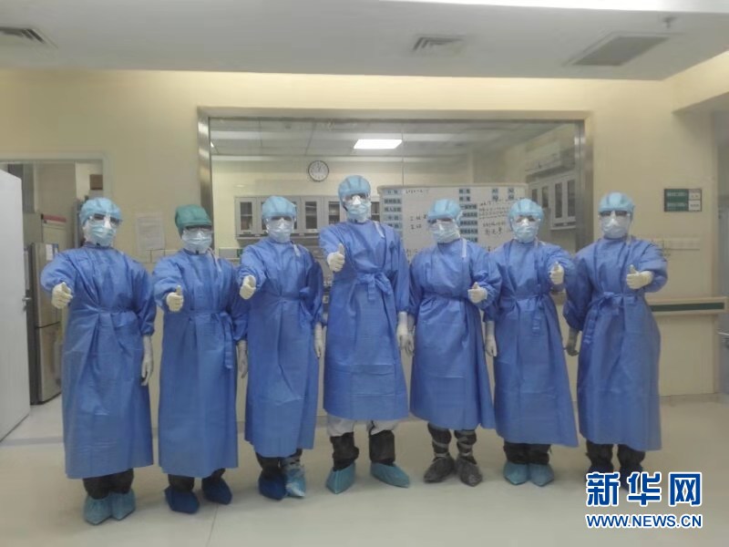 （在習(xí)近平新時(shí)代中國特色社會主義思想指引下——新時(shí)代新作為新篇章·習(xí)近平總書記關(guān)切事·圖文互動(dòng)）（9）口罩擋不住你的美——戰(zhàn)“疫”一線巾幗掠影