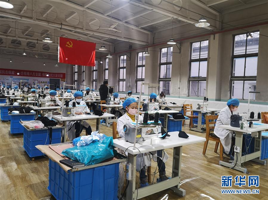 （在習(xí)近平新時(shí)代中國特色社會主義思想指引下——新時(shí)代新作為新篇章·習(xí)近平總書記關(guān)切事·圖文互動(dòng)）（11）口罩擋不住你的美——戰(zhàn)“疫”一線巾幗掠影