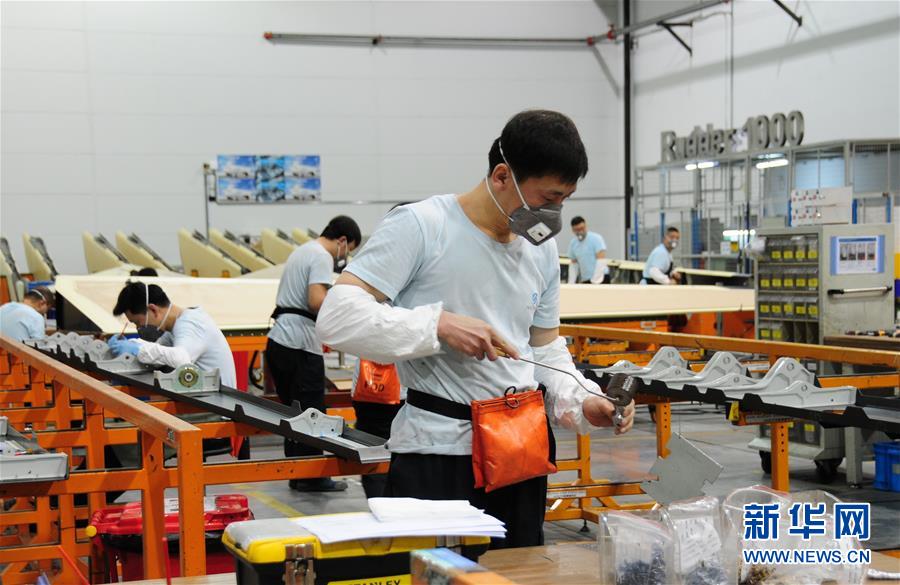 （在習(xí)近平新時(shí)代中國特色社會主義思想指引下——新時(shí)代新作為新篇章·習(xí)近平總書記關(guān)切事·圖文互動）（3）按下復(fù)工復(fù)產(chǎn)“快進(jìn)鍵”