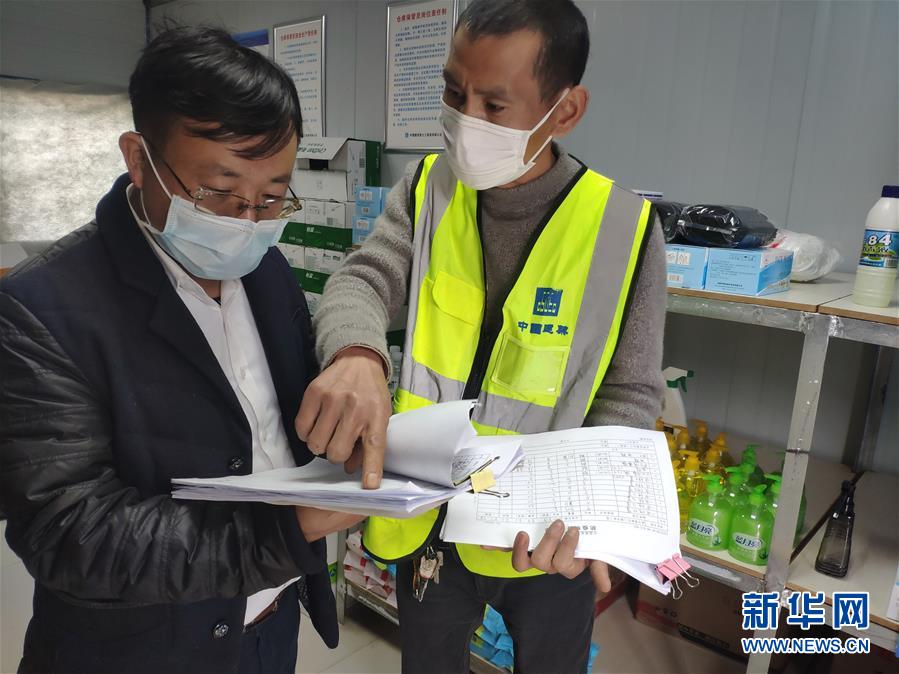 （一線抗疫群英譜·圖文互動(dòng)）（1）“逆行者”曾陽春：步行十公里，他冒雨趕赴一線