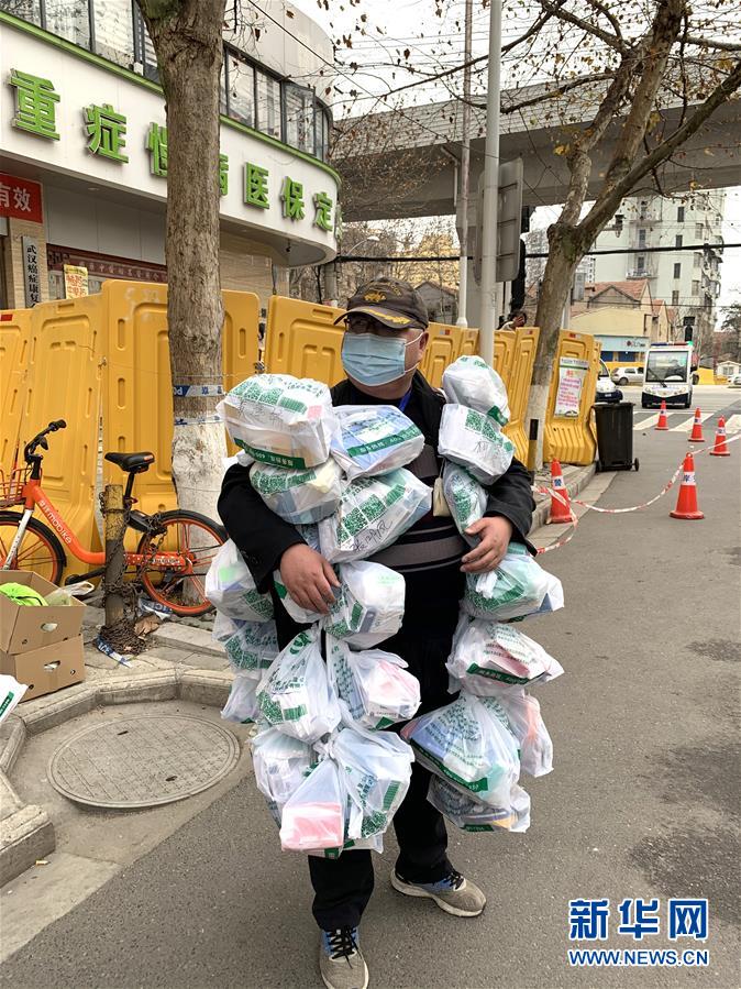 （新華全媒頭條·圖文互動）（11）上下同心，守望相助——中國抗疫眾志成城的生動實(shí)踐