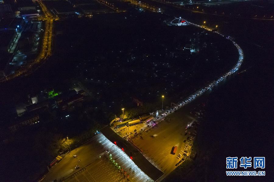 （新華全媒頭條·圖文互動）（14）上下同心，守望相助——中國抗疫眾志成城的生動實(shí)踐