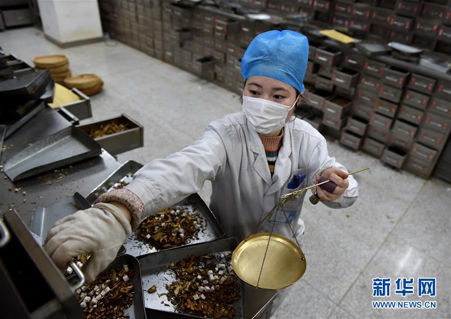 （聚焦疫情防控·圖文互動）（14）分秒必爭！一切為了治病救人——中國抗疫生命至上的生動實踐