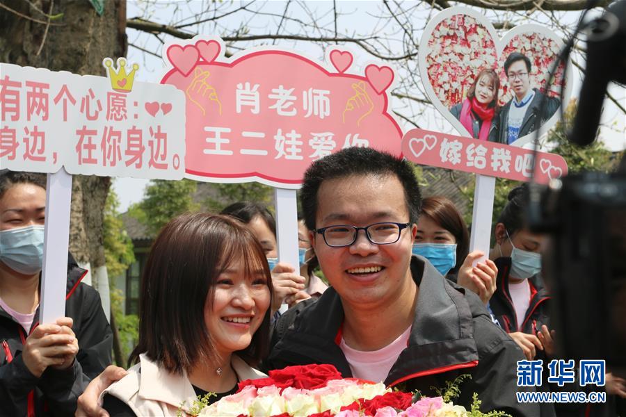 （新華全媒頭條·圖文互動）（12）“我看不見你的樣子，但我知道你是誰”——寫在國際護士節(jié)來臨之際