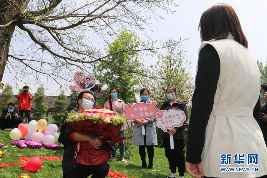 （新華全媒頭條·圖文互動）（13）“我看不見你的樣子，但我知道你是誰”——寫在國際護士節(jié)來臨之際