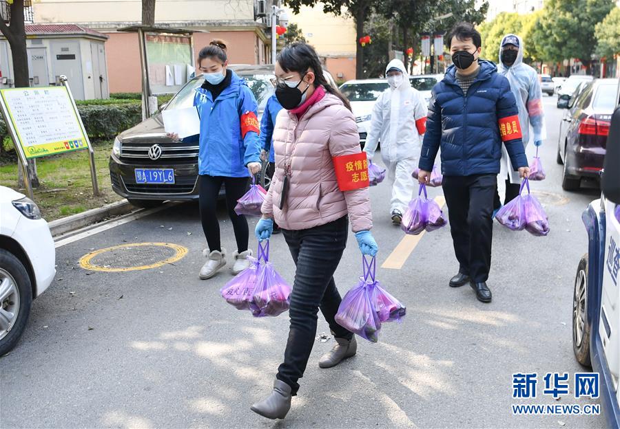 （新華全媒頭條·圖文互動）（10）“始終把人民群眾生命安全和身體健康放在第一位”——中國抗疫彰顯“生命至上、人民至上”理念