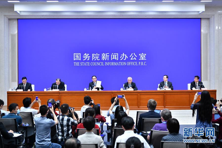 （新華全媒頭條·“抗擊疫情的中國行動”白皮書·圖文互動）（1）人民至上、生命至上的中國答卷——從白皮書看中國抗擊疫情歷程