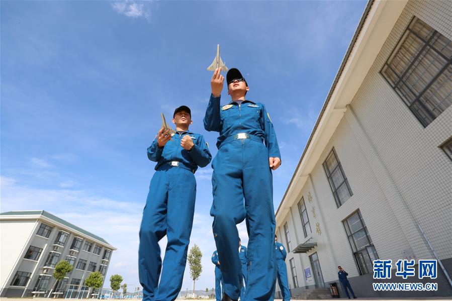 （圖文互動）（3）5290小時(shí)！中國空軍殲擊機(jī)飛行紀(jì)錄保持者光榮停飛
